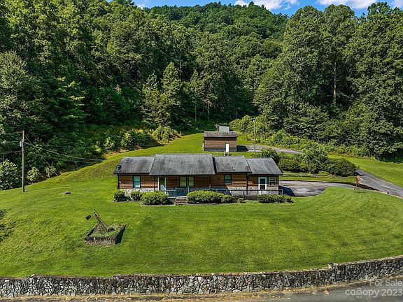 2nd image of 3861 Blowing Rock Blvd
