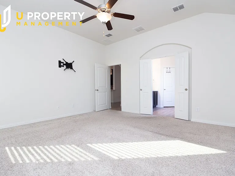 817 Black Hawk Dr — Photo 8