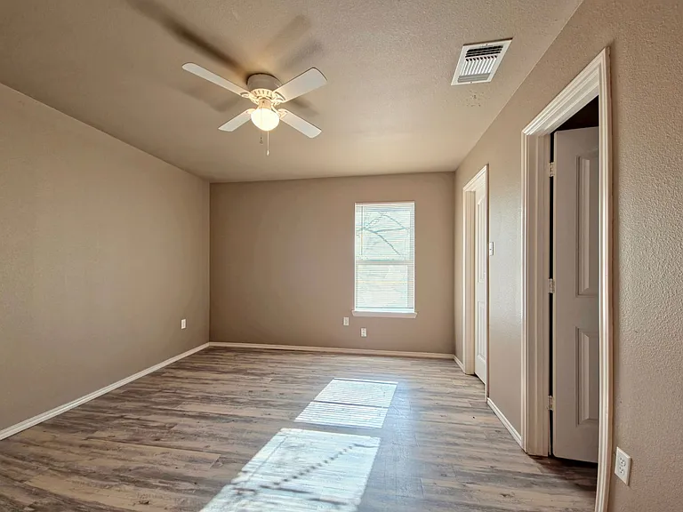 2221 E Main St — Photo 9