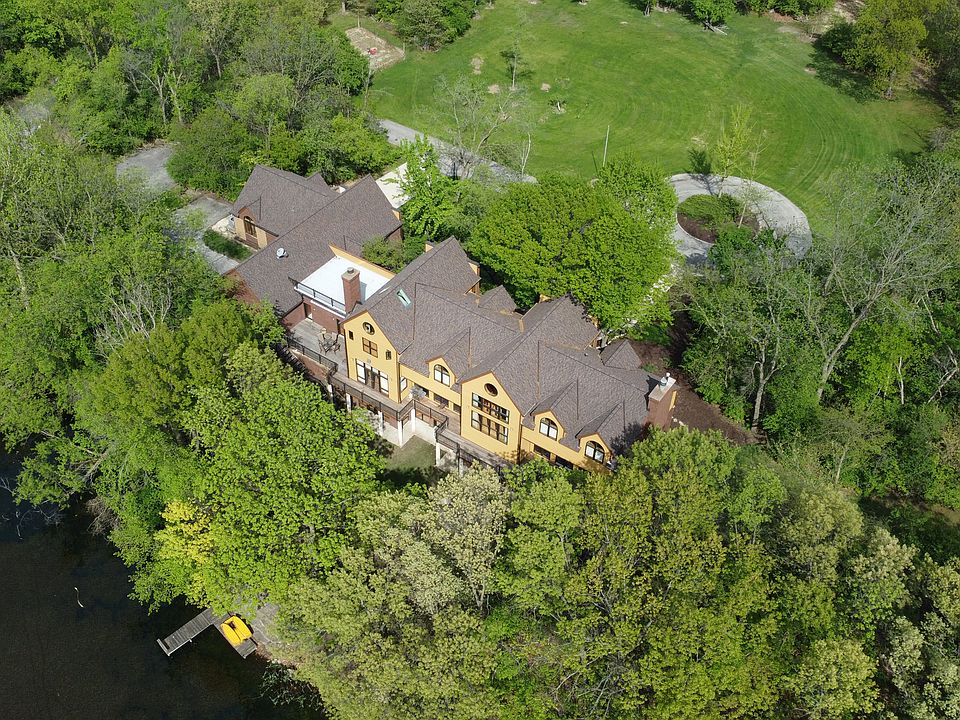 1st image of 8425 S Hickory Ct