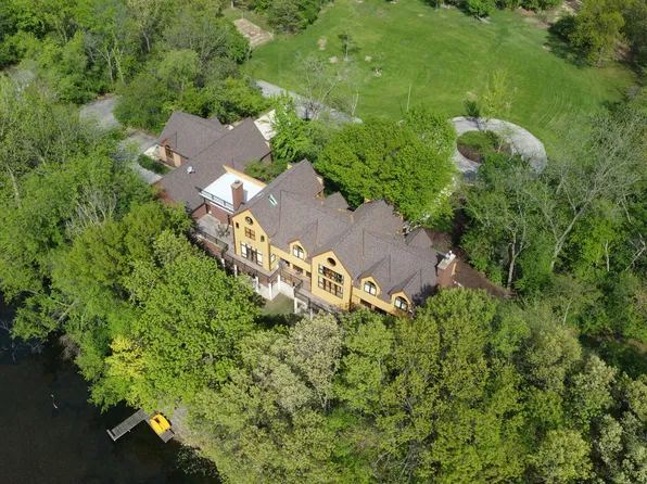 8425 S Hickory Ct, Burr Ridge, IL 60527