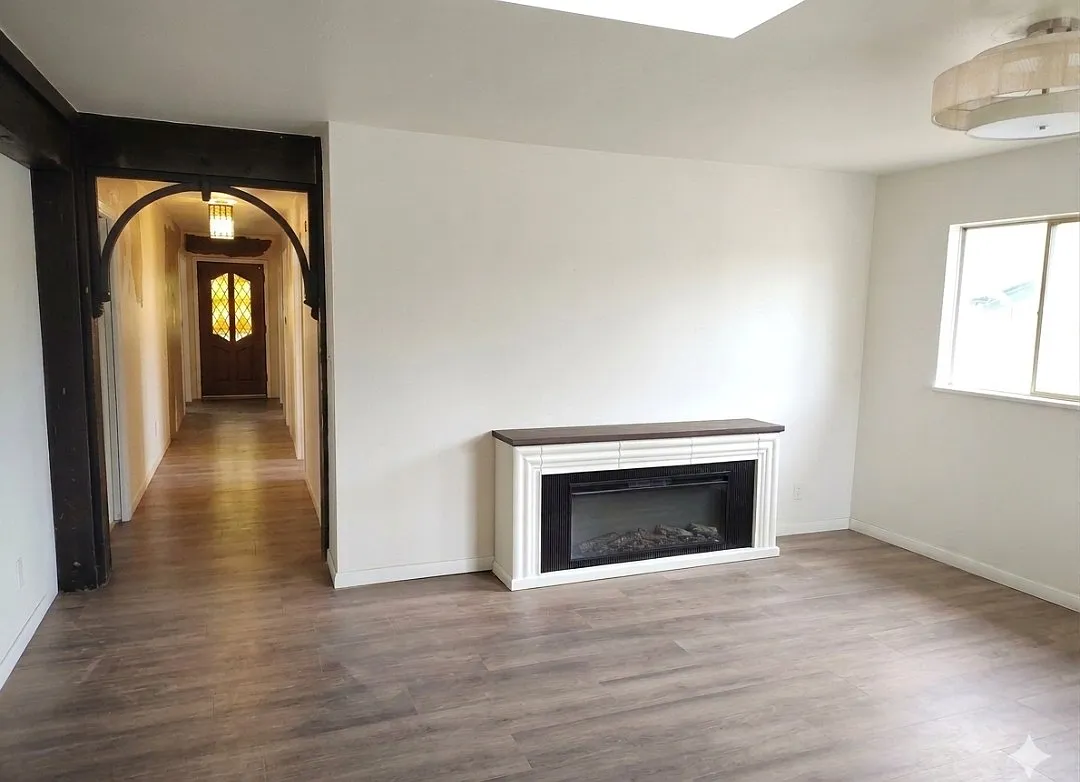 3 bed, 1.5 bath, 1204 sqft, $1,500 — Photo 3