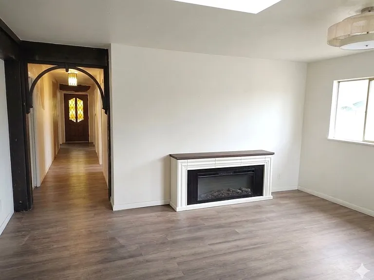 1200 Phillips Dr — Photo 3