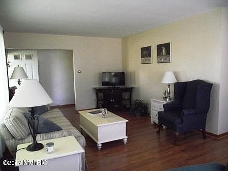 2nd image of 419 N Washington Ave