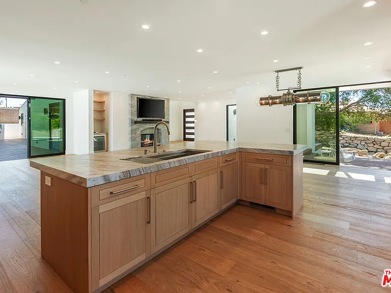 382 Aderno Way — Photo 19