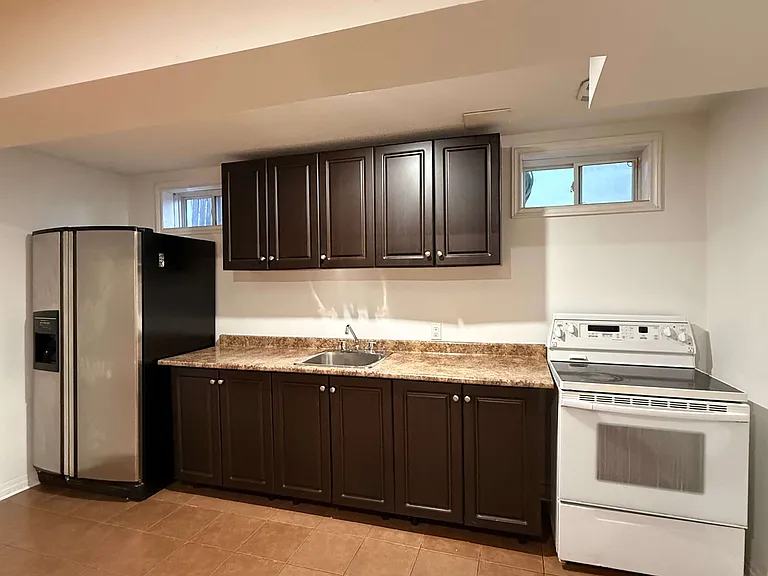 294 Wildberry Cres #BASEMENT — Photo 5