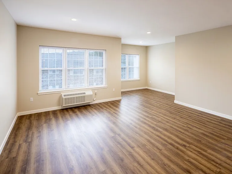 Townhouse Primary Bedroom with Alcove