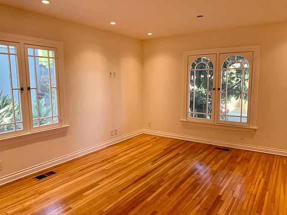 5th image of 1925 N Mariposa Ave