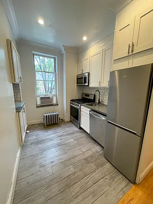 Rented by City Connections Realty | media 15