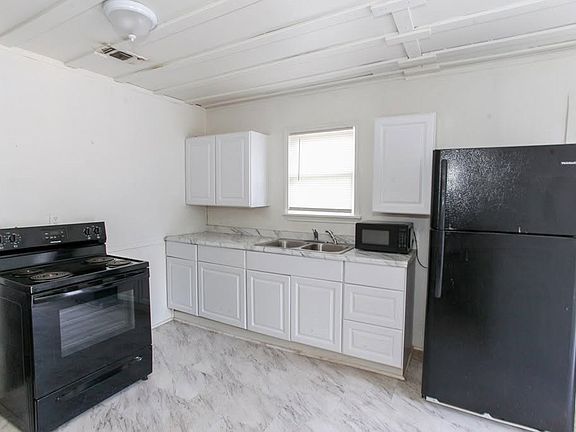 3rd image of 1607 State St