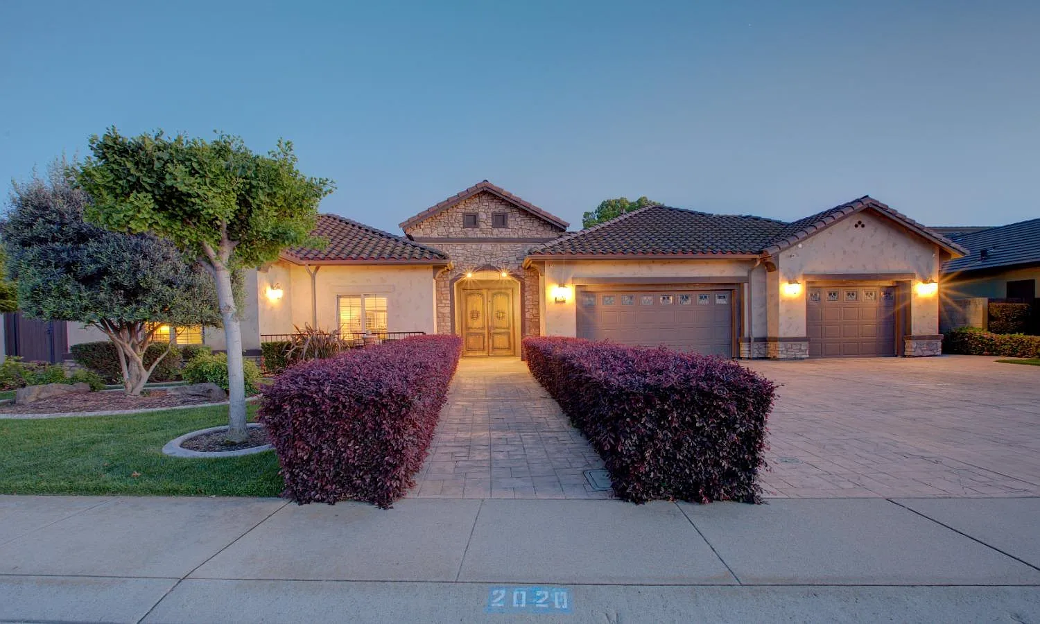 2020 Kendall Ave photo 1