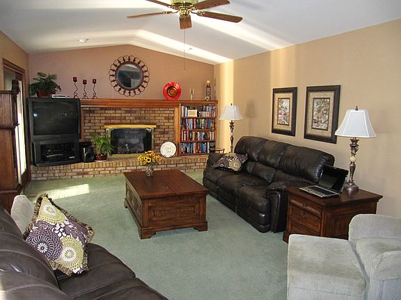 2nd image of 575 Crystalia St