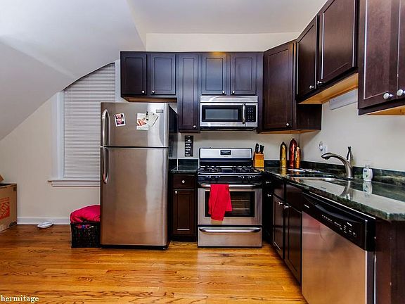 2nd image of 1827 N Hermitage Ave #1013