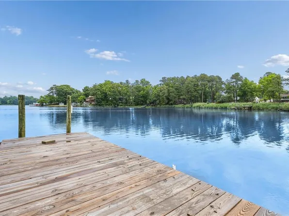 975 Lacon Dr, Newport News, VA 23608