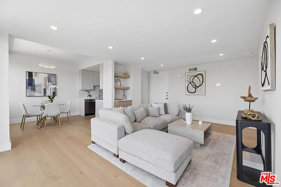 2 bed, 2.0 bath, 974 sqft, $4,500 — Photo 2