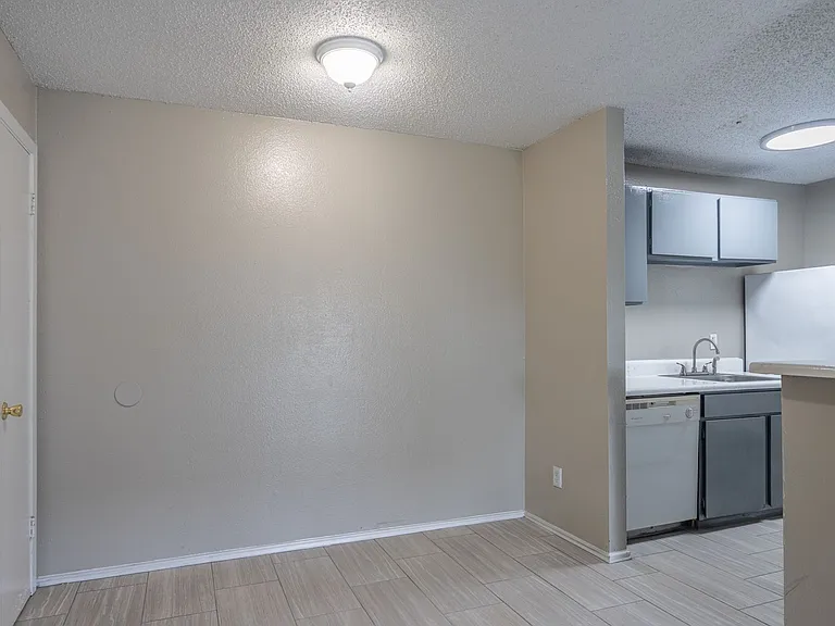 Albion Apartments — Photo 10