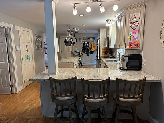 Breakfast bar area with room for 3-4 stools