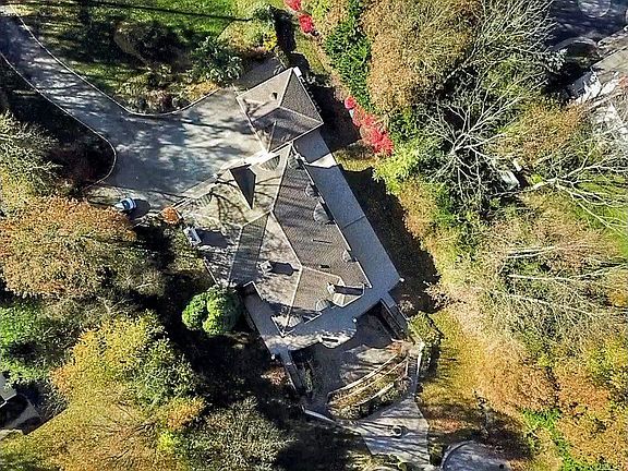 3rd image of 57 Hitchcock Ln