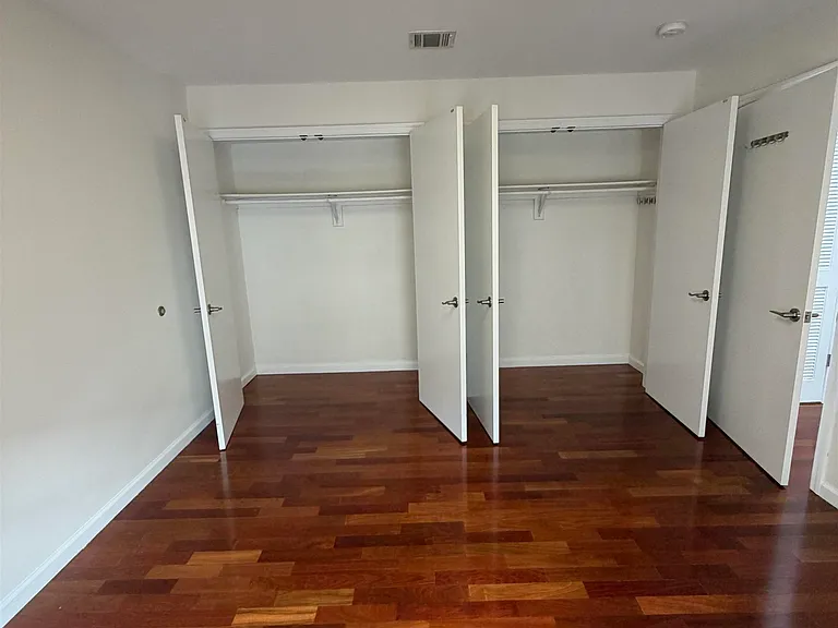 209 40th St #3C — Photo 11