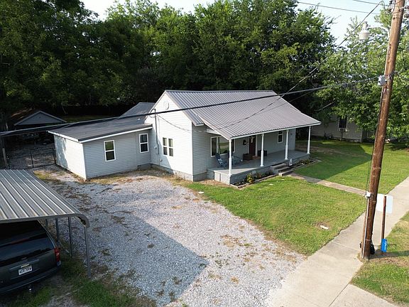 2nd image of 371 E Pine St