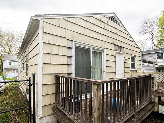 4th image of 150 Clyde Ave