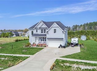 104 Foxglove Dr, Moyock, NC 27958