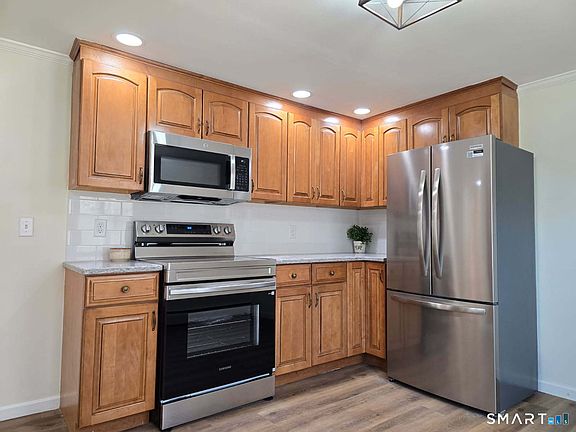3rd image of 140 Willow Street