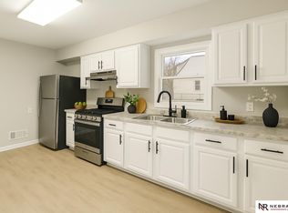 4051 Pratt St, Omaha, NE 68111