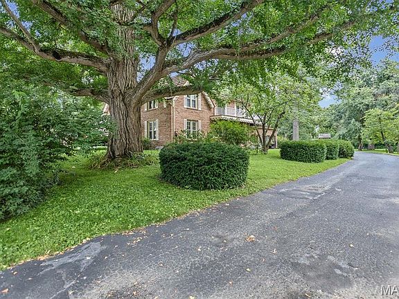 3rd image of 346 College Ave