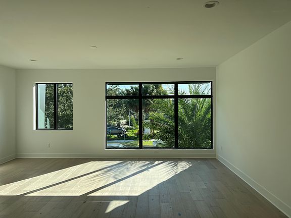 4th image of 90 Columbia Dr #5