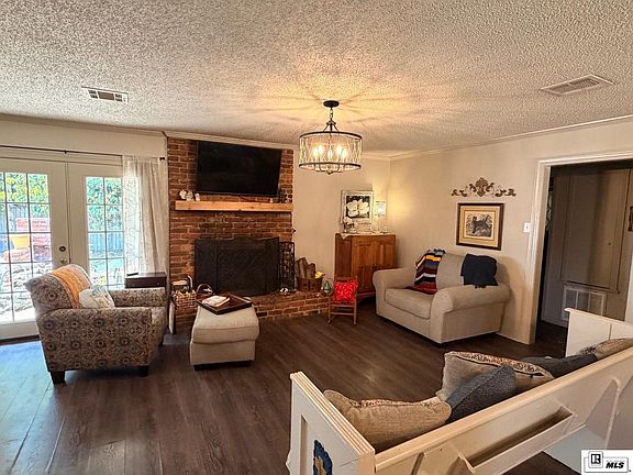 3rd image of 505 Arlington Pl