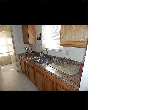 4th image of 1717 Lomaland Dr