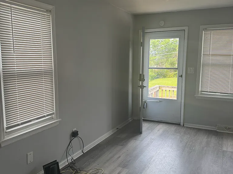 443 Wallace Ave #MAIN — Photo 8