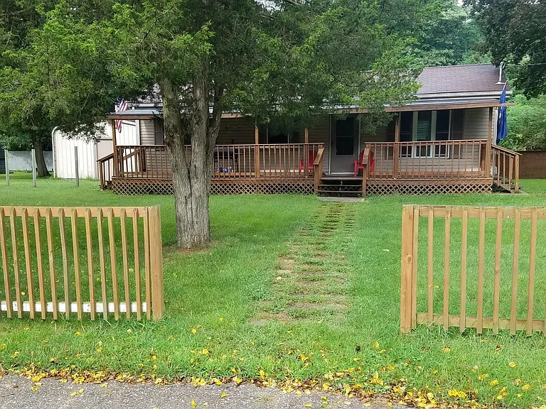 886 Hatcher Ave — Photo 1