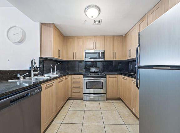 5th image of 511 SE 5 Avenue #1722