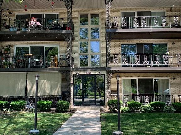 2nd image of 927 8th Ave APT 1