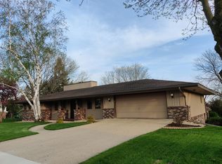 1401 E Garfield St, Mount Horeb, WI 53572