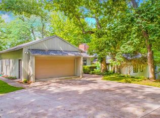 1900 Tanglewood Dr, Pekin, IL 61554