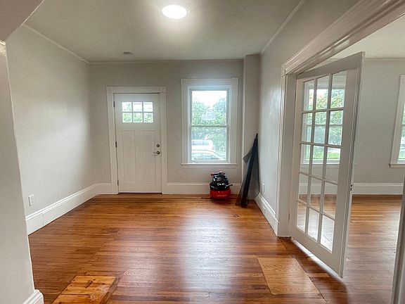 3rd image of 129 Old Colony Ave #1