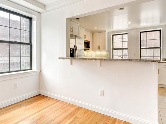 3rd image of 17 Park Ave APT 801