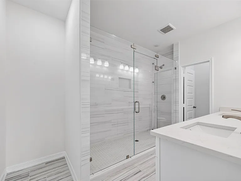 8628 Scott St — Photo 32