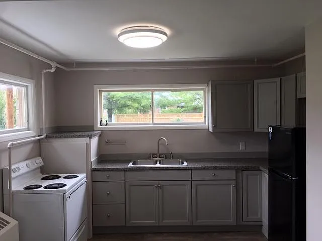 Eat-in Kitchen