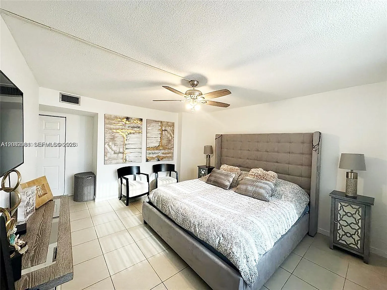 Commodore Plaza Condo — Photo 3