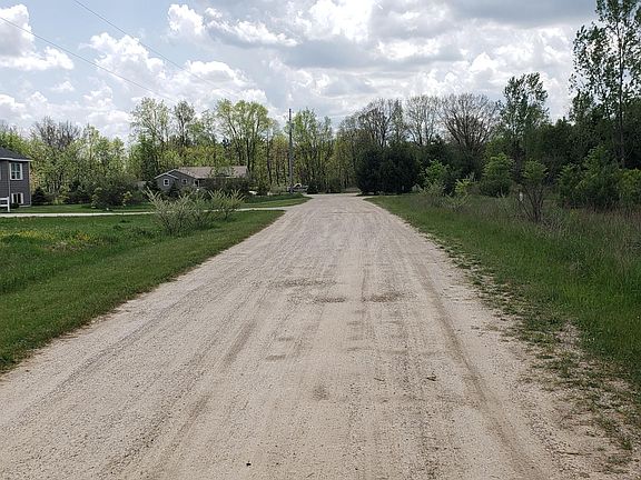 3rd image of 7026 Fifteen Mile Rd NE