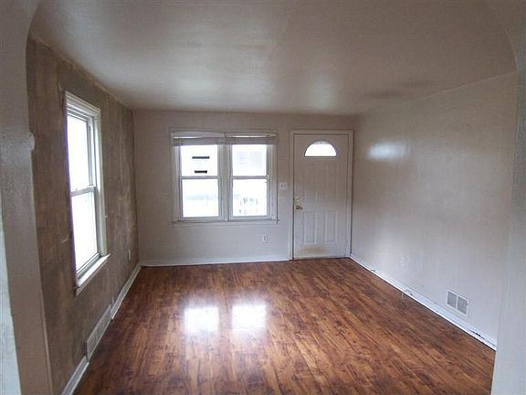 4th image of 3040 Sutton Ave