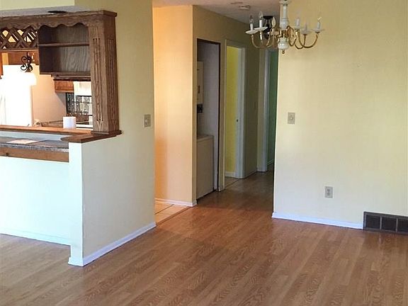 2nd image of 109 Grenadier Ct