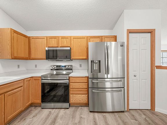 2nd image of 9761 Zinnia Ln N