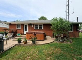 506 Henderson Dr, Hopkinsville, KY 42240