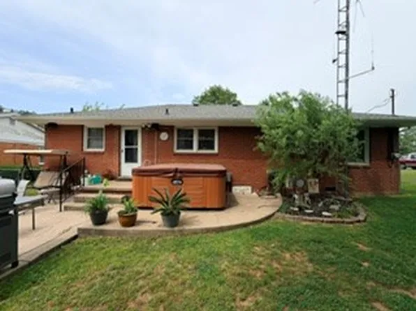 506 Henderson Dr, Hopkinsville, KY 42240