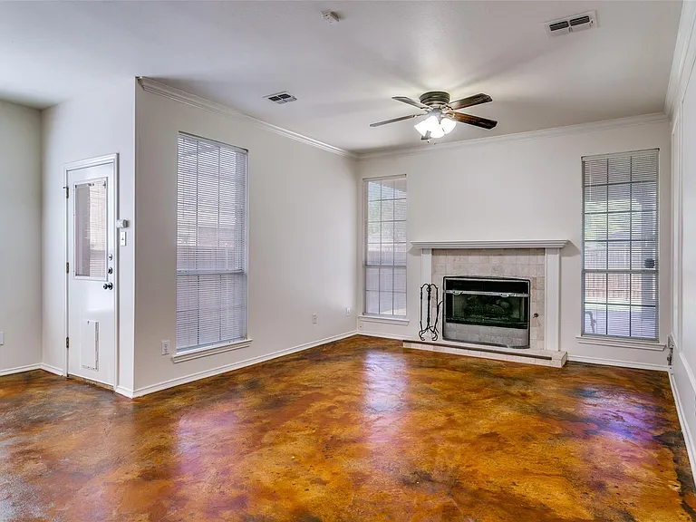 1649 Bennington Dr — Photo 3